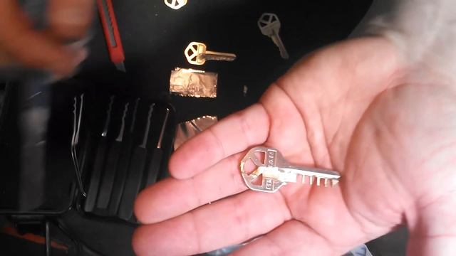 How to use bump key to foil pin tumbler locks and impression! {12} смотреть онлайн