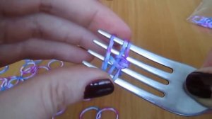 Плетение из резинок. Как плести браслеты без станка, на вилке