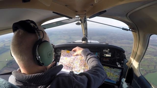 Biggin Hill to Kemble, inc MATZ transit, PA28, UK. Full ATC смотреть онлайн