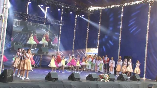 Смотри на все веселей_Капель и Кристалл_