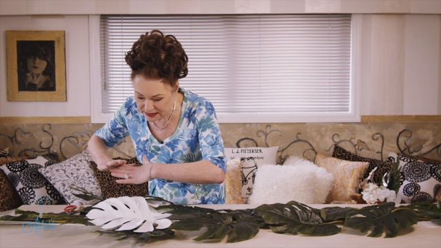 Floristry Tutorial: How to make a simple Monstera Leaf table runner смотреть онлайн