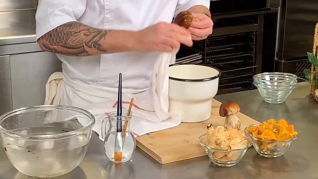 Comment nettoyer les champignons | Les Food'Cuisine смотреть онлайн