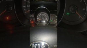 Кио Рио греется двигатель.