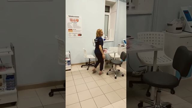 Как мастер педикюра проводит 5 минут перерыва между клиентами? смотреть онлайн