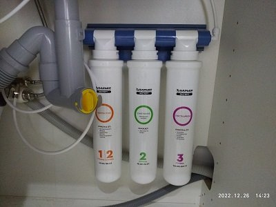 Фильтр тройной очистки для воды под мойку. смотреть онлайн