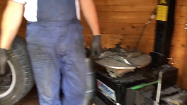 балансировачный и монтировачный станок для колёс Иваныч Гайкокрут смотреть онлайн