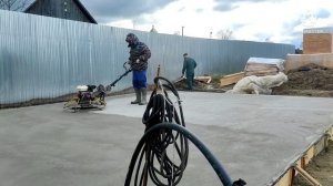 Монолитная плита под гараж. Затирка и шлифовка вертолетом