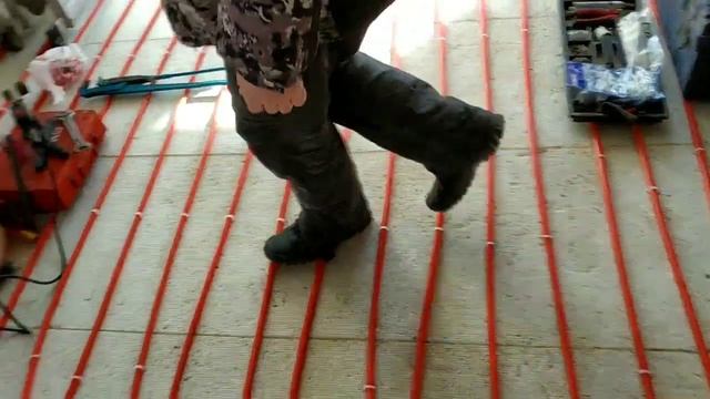 Тёплый пол и стяжка в доме на печи. Ч. 14