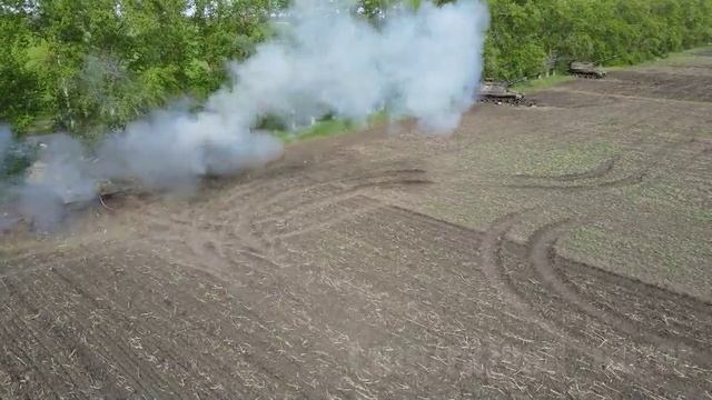 Кадры совместной работы расчетов САУ и РСЗО по позициям ВСУ в Харьковской области. смотреть онлайн