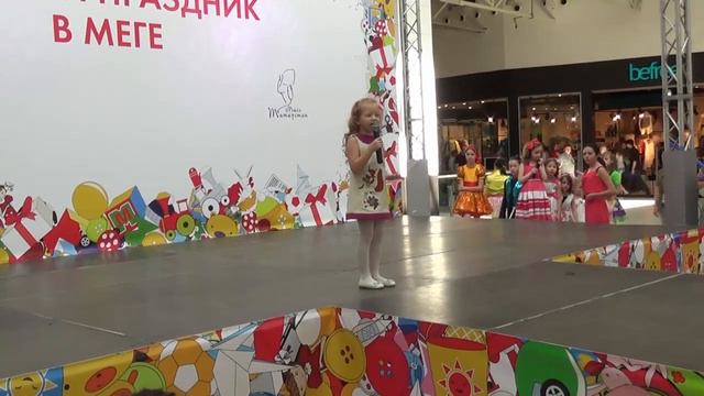 Амалия Елизарова - микс выступлений с басней "Ворона и Лисица" смотреть онлайн