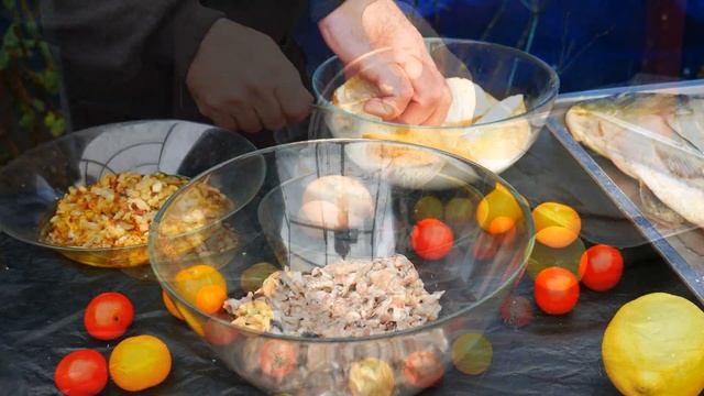 НОВИНКА, ЖАРЕНЫЙ КАРП ФАРШИРОВАННЫЙ КИЛЬКОЙ в СКОВОРОДЕ на ОГНЕ. ВЫ ТАКОГО ТОЧНО не ПРОБОВАЛИ. смотреть онлайн