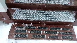 Противоскользящие накладки на ступени деревянного крыльца.mp4