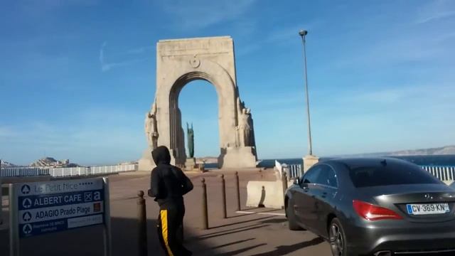 Марсель. Дорога к собору Нотр-Дам-де-ла-Гард смотреть онлайн