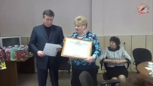 Почетной грамотой Законодательного собрания Свердловской области награждена ветеран завода смотреть онлайн