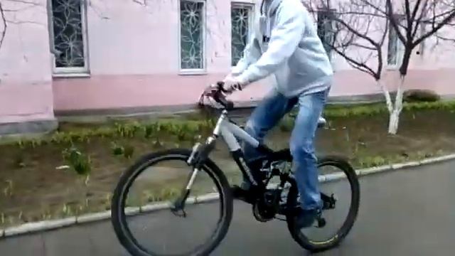 Езда на заднем колесе) смотреть онлайн