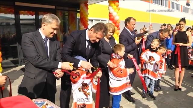 Видеосюжет. В Ревде открылся Дворец Ледовых видов спорта "Металлург" смотреть онлайн