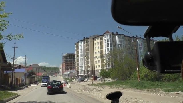 С прекрасным настроением на машине по улицам Нальчика. Кабардино-Балкария. смотреть онлайн