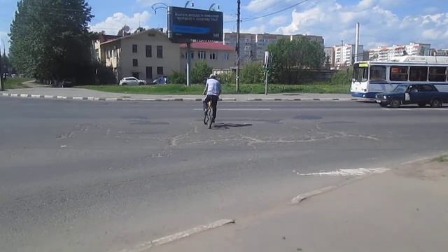 Переход на перекрёстке Октябрьской и Нехинской для велосипедиста смотреть онлайн