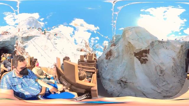 [5K 360] Expedition Everest Animal Kingdom Rollercoaster | Walt Disney World смотреть онлайн