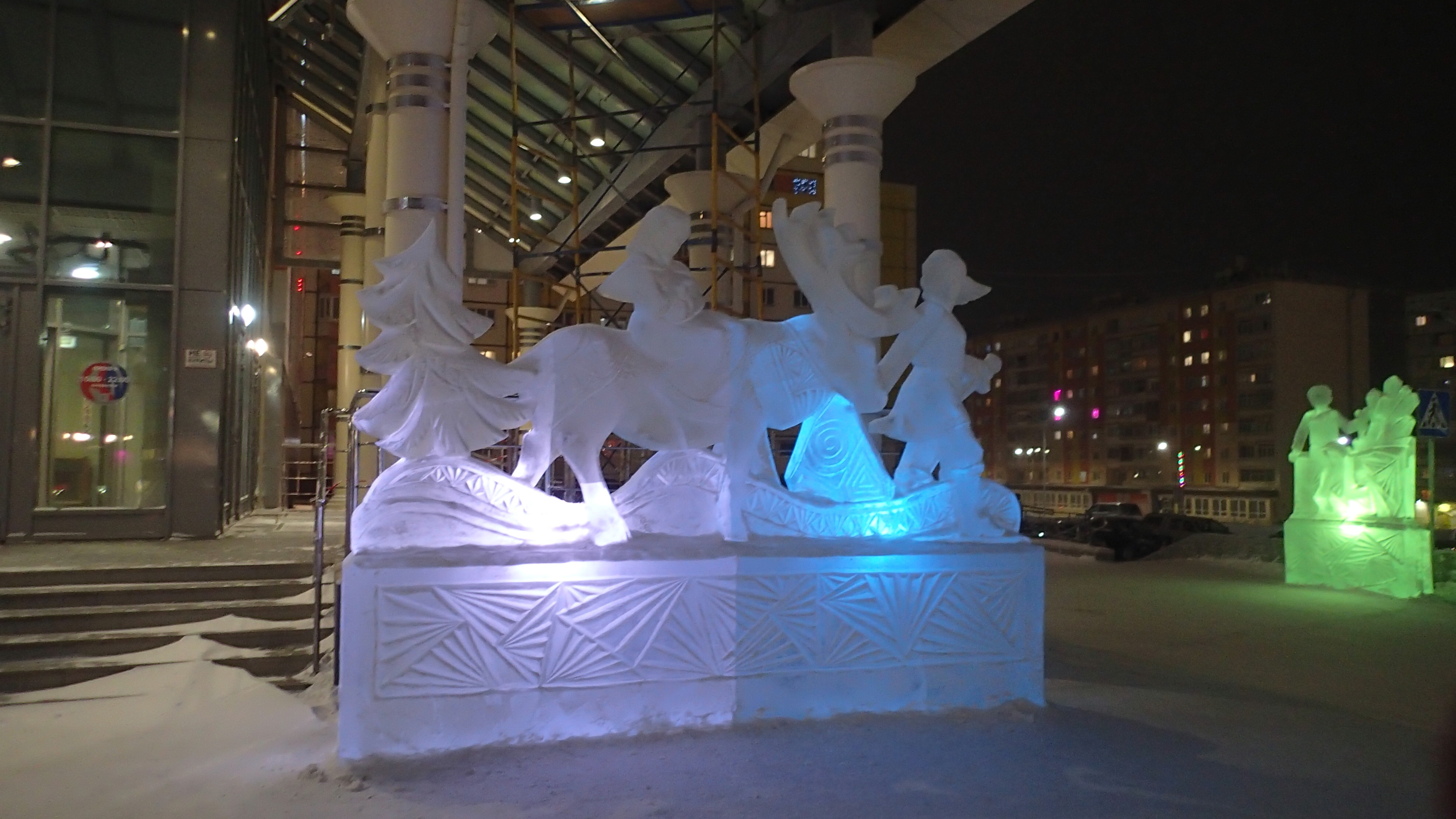 2023.12.11. Новогодний вид возле СРК Арена. -30 на улице с ветром! смотреть онлайн