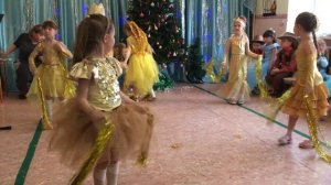 Утренник в детском саду.  Танец золотых рыбок