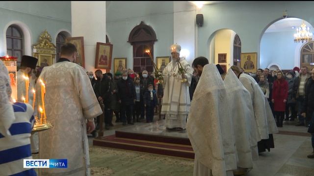 Рождественская служба прошла в Кафедральном соборе Читы смотреть онлайн