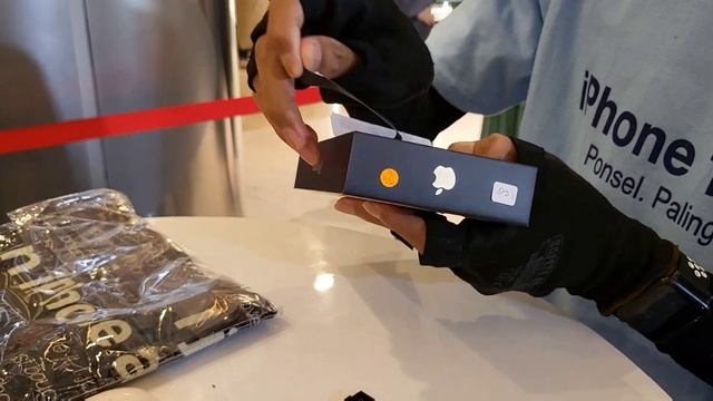 Unboxing iPhone 13 Pro Resmi iBOX Indonesia | Pre-order Online & Pick Up di Store | Mall Vlog ? смотреть онлайн