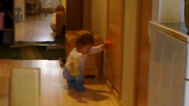 "Золушка" моет двери смотреть онлайн