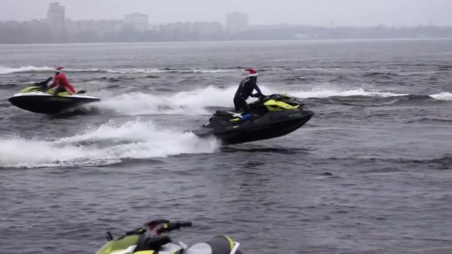 С Новым 2018 Годом. Открываем сезон 2 января. Воронежские Деды Морозы на воде. смотреть онлайн