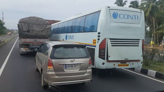 Angry Truck driver Blocking VOLVO BUS!!! смотреть онлайн