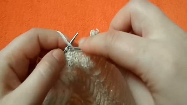 Вязание кофты спицами на девочку. Часть 4/4 Вывязывание горловины и сборка кофты. Knitting(Hobby) смотреть онлайн