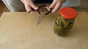 Как открыть банку если крышка не поддаётся ? ? ?