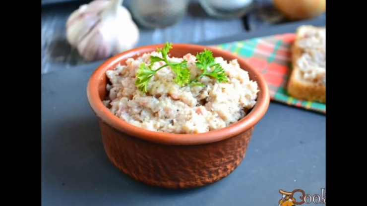 Намазка из копченого сала с чесноком