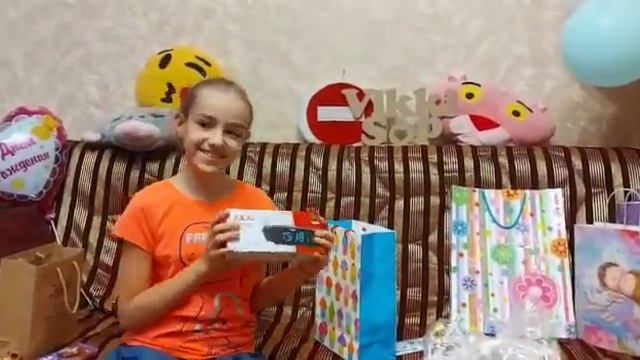 Розпаковка подарунків на День народження?// Що мені подарували на 12 років!?// Подарунок на свято?/ смотреть онлайн
