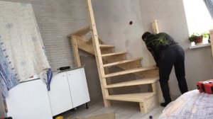 Лестница на 180 градусов с забежными ступенями.