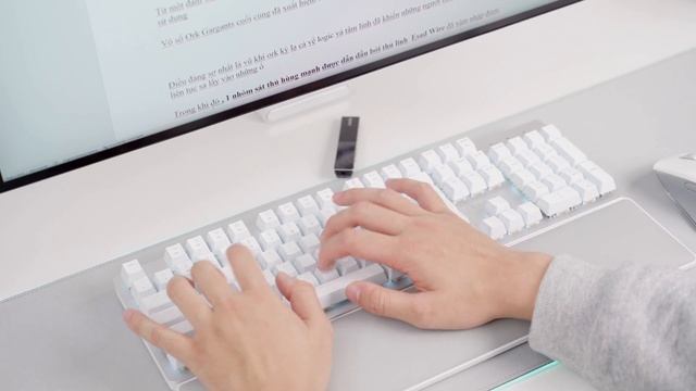 Thử Dựng Setup Toàn Màu Trắng Dành Cho Creator Work From Home! (Tốn Kém) смотреть онлайн