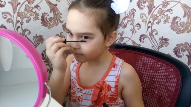 Мой первый макияж маминой косметикой! смотреть онлайн