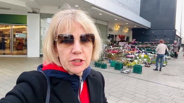 Кафе закрываются. Магазины съезжают. Что нас ожидает дальше? смотреть онлайн
