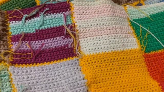 Вяжем плед своими руками/ Плед крючком/ Плед из остатков ниток/ DIY смотреть онлайн