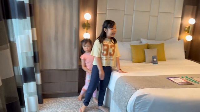Owner’s Suite Room Tour onboard Royal Caribbean Spectrum of the Seas смотреть онлайн