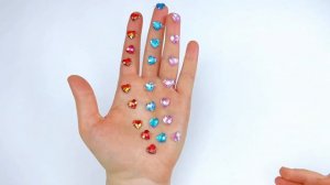 Учим цвета с сердечками Песня про пальчики Семья пальчики Красный пальчик где же ты Цветные сердечк