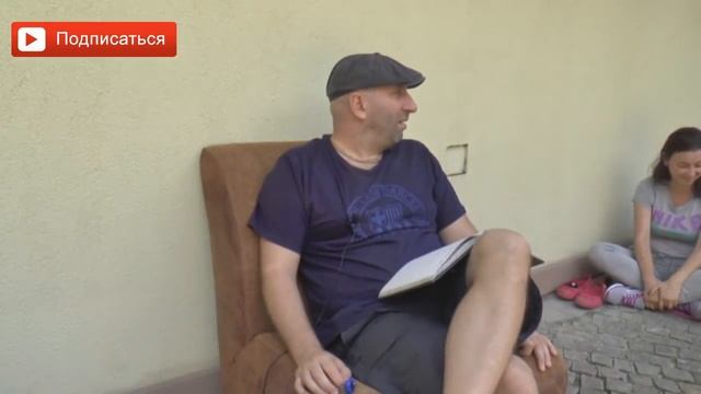 Стеснительная женщина. Женщине идет стеснительность. Мужчинам нравится когда женщина стеснеться. смотреть онлайн
