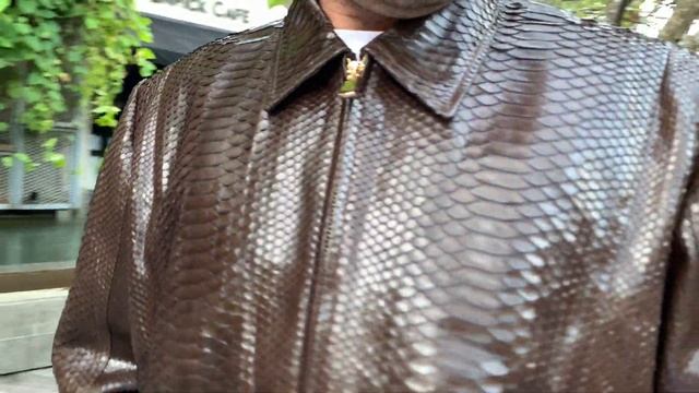 Куртка из кожи питона смотреть онлайн