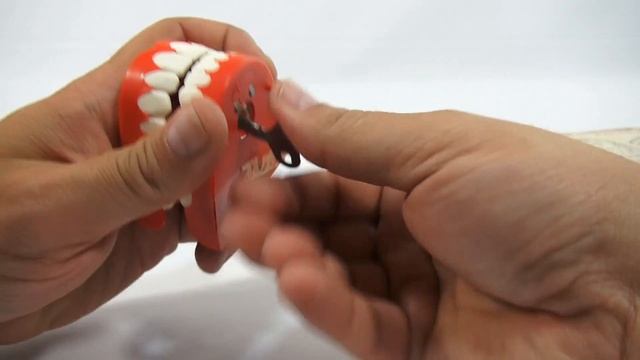 Chattering Teeth Novelty Toy - Neato! Wind Up Action, Toysmith смотреть онлайн