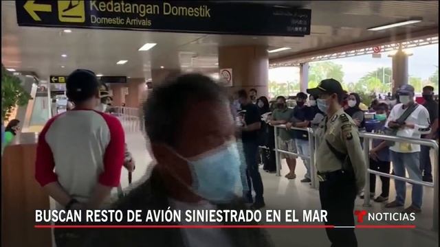 Indonesia, de luto por accidente de avión en el Mar de Java | Noticias Telemundo смотреть онлайн