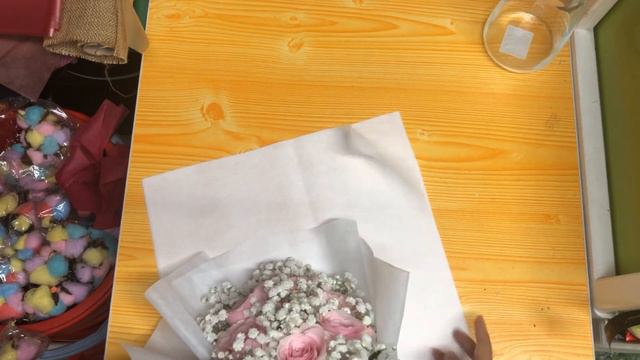 How to wrap a flower bouquet | Pink Roses Baby Breath | Huamama смотреть онлайн