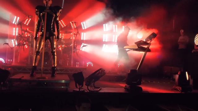 Tokio Hotel - Girl Got a Gun, Darkside of the Sun (TeleClub 16.10.2015 Ekaterinburg) смотреть онлайн