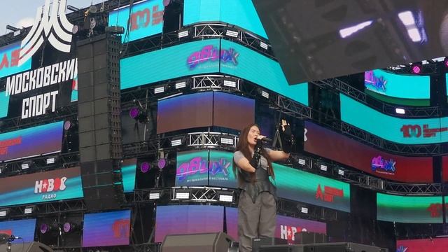 GUMA - Холодно 100 лет Московскому спорту Новое радио Движ Лужники 1 июля 2023 смотреть онлайн