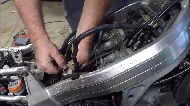 Honda CBR250R MC19 Part 16 - Putting Fuel To The Carburetors