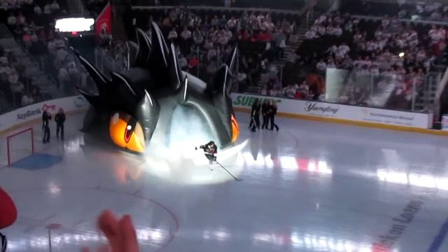 Lake Erie Monsters Game 3 Calder Cup Finals Player Introductions смотреть онлайн